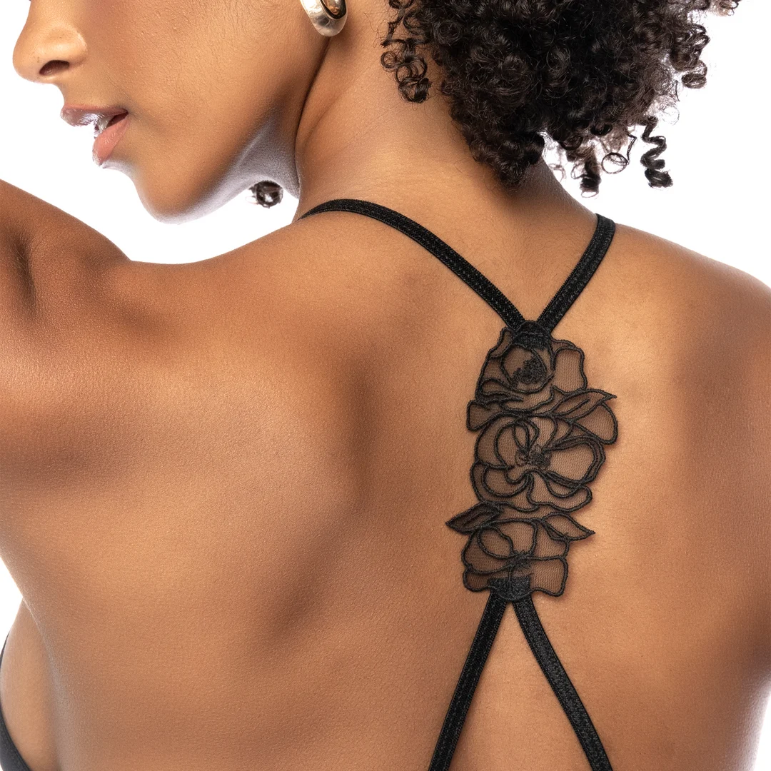 Completo lingerie con top a coppe aperte e perizoma per sedurre – LIN - immagine 3