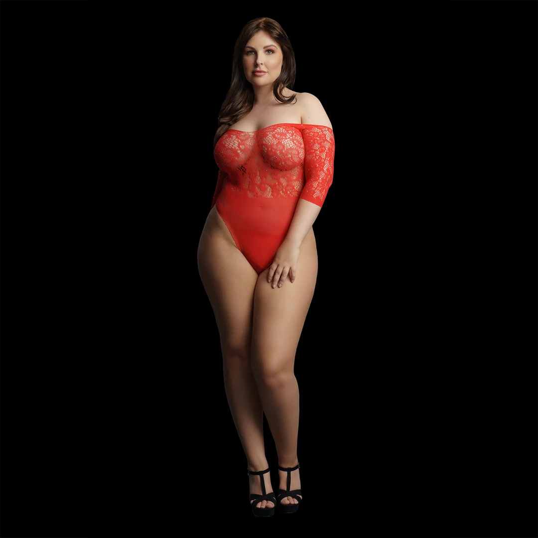 Body in pizzo con strass e spalle scoperte per un glamour curvy – Presents - immagine 4
