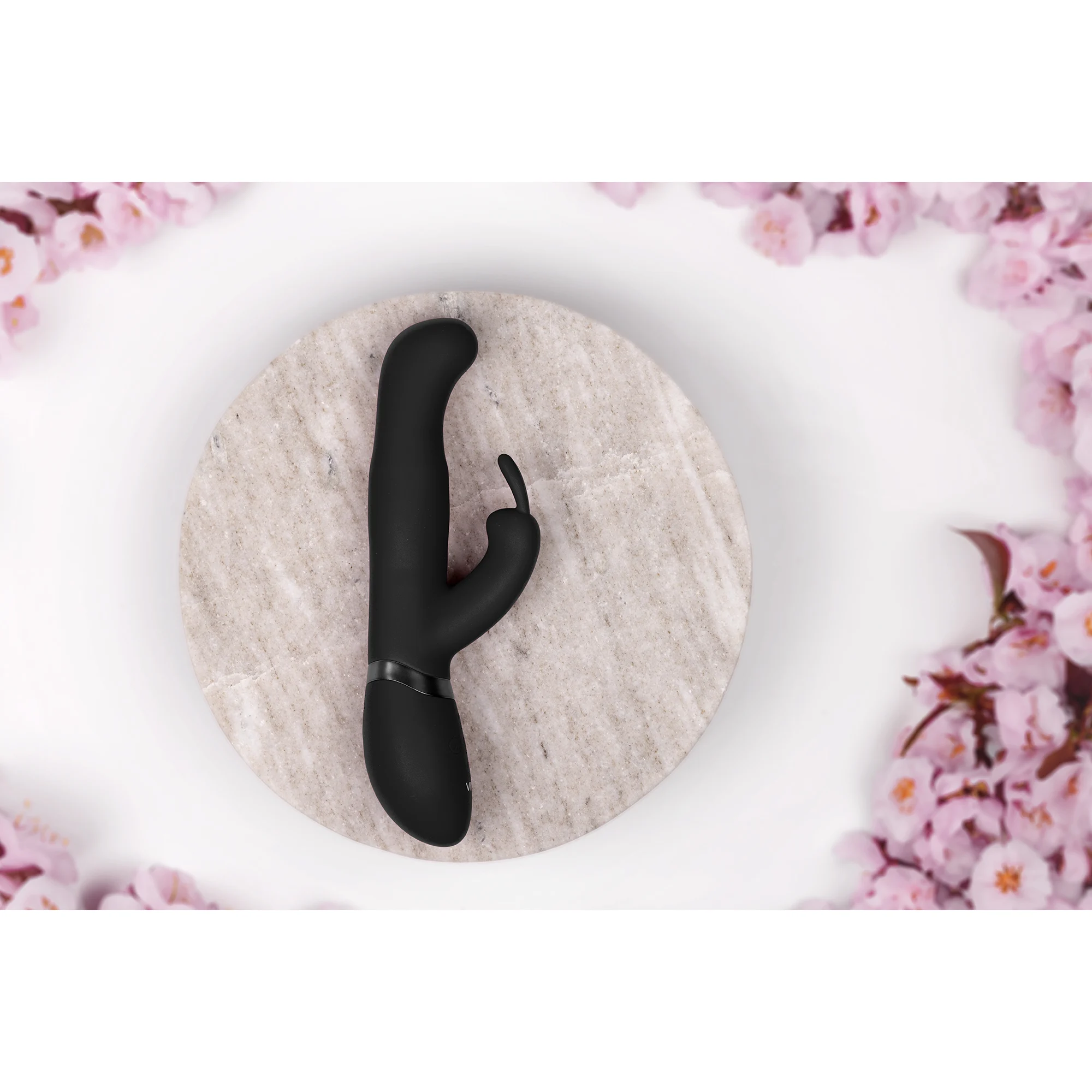 vibratore rabbit con perle rotanti e doppia stimolazione nero (Izara) VIVE by Shots - immagine 7